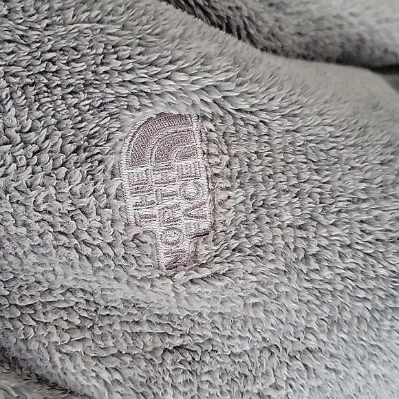 Classic North Face Women's Jacket (M) - Picture 2 of 4